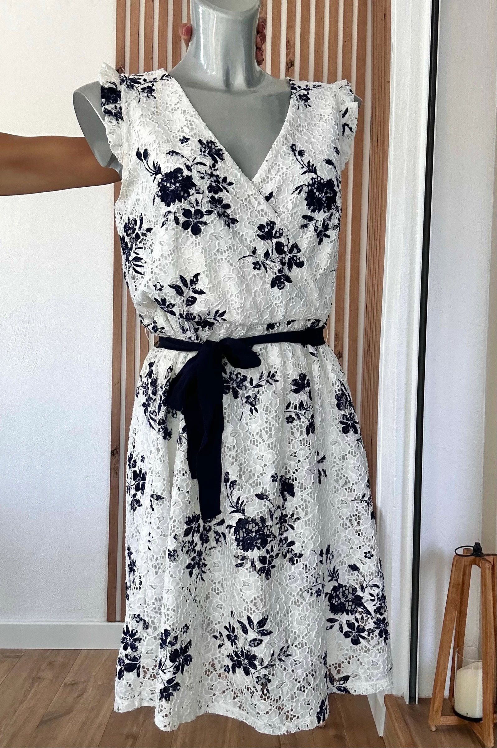 Yessica lace dress ecru & navy blue flowers – Size 38 – photo 4